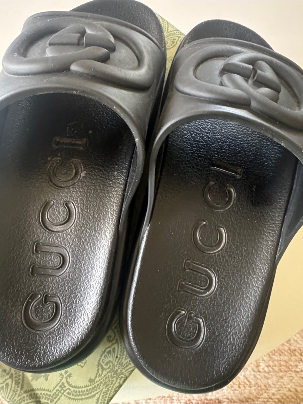 Gucci Black Rubber Logo Slide Sandals - Picture 2 of 5
